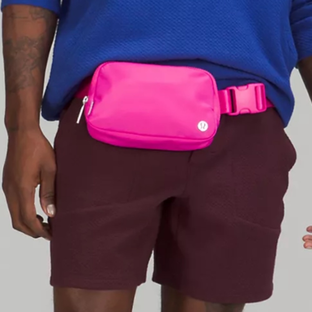 lululemon everywhere belt bag 1L in Sonic Pink - Picture 3 of 6
